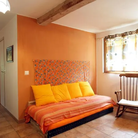 Prázdninový dům Rural De Bergnes A L'ombre Des Grands Pins